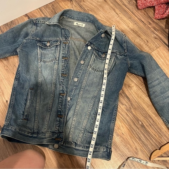 Madewell The Oversized Jean Jacket in Capstone Wash - Picture 7 of 11